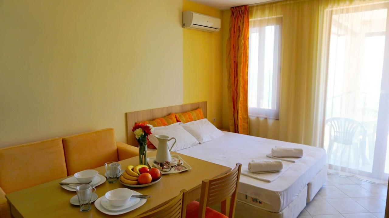 Морски Апартаменти Джулай Морнинг - July Morning Sea View Apartments Kavarna Esterno foto