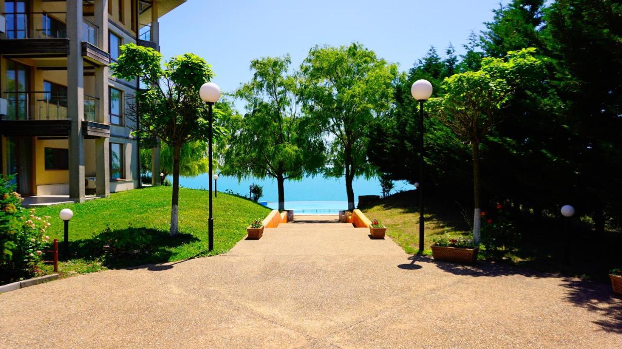 Морски Апартаменти Джулай Морнинг - July Morning Sea View Apartments Kavarna Esterno foto