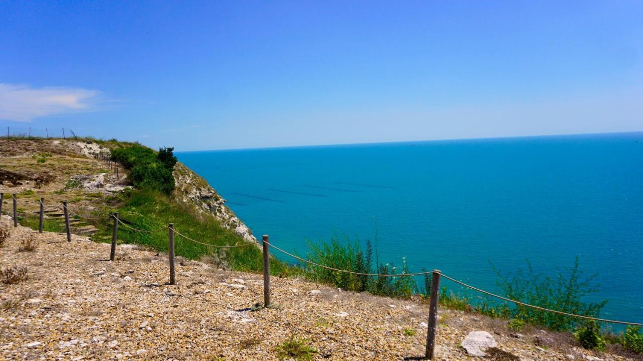 Морски Апартаменти Джулай Морнинг - July Morning Sea View Apartments Kavarna Esterno foto
