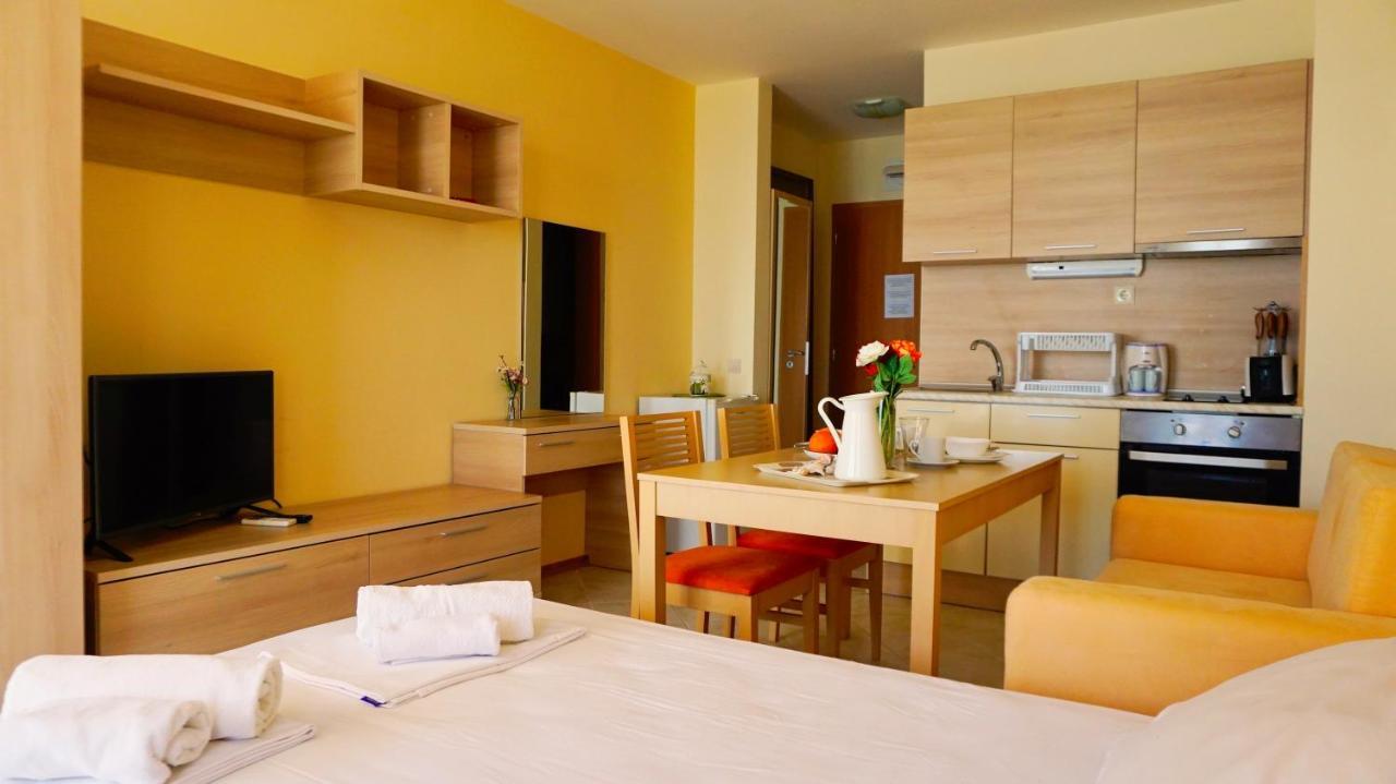 Морски Апартаменти Джулай Морнинг - July Morning Sea View Apartments Kavarna Esterno foto