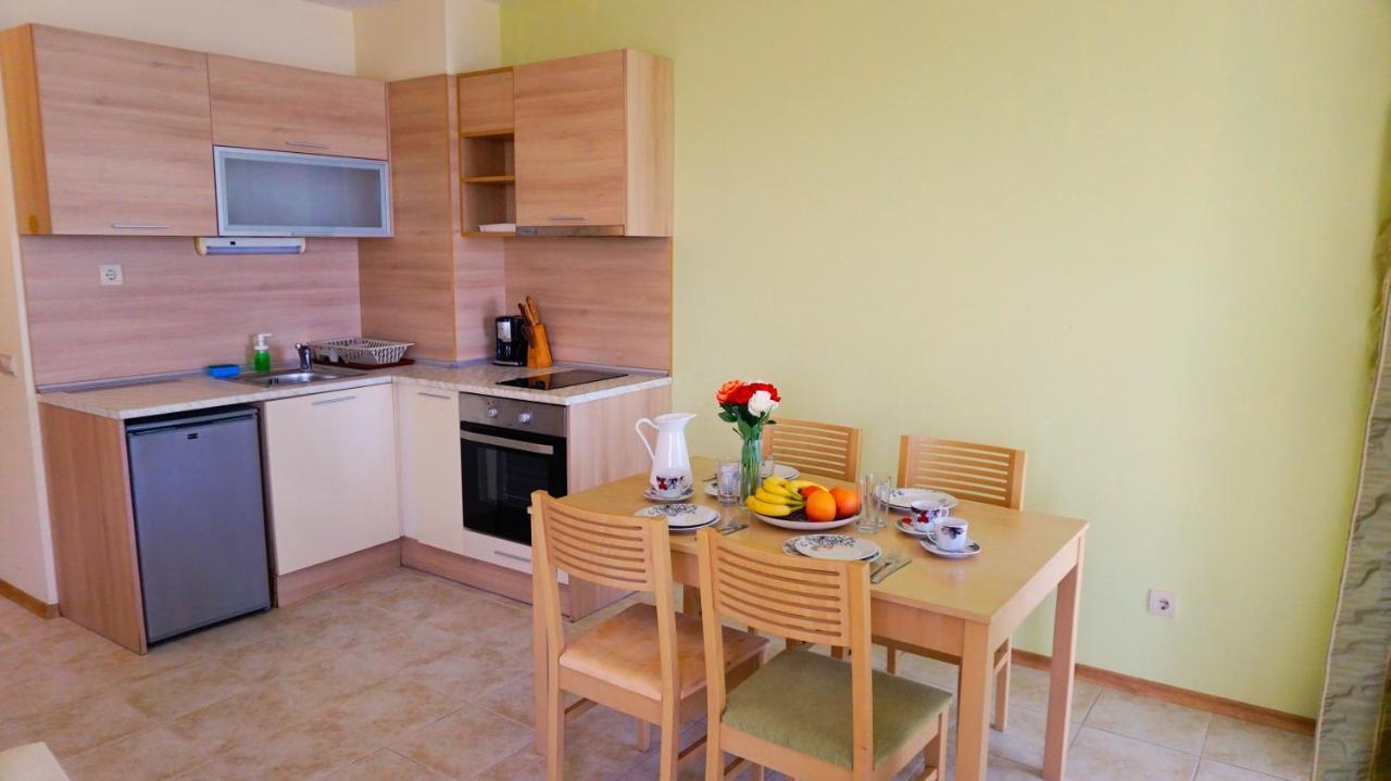 Морски Апартаменти Джулай Морнинг - July Morning Sea View Apartments Kavarna Esterno foto