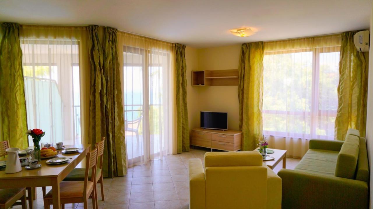 Морски Апартаменти Джулай Морнинг - July Morning Sea View Apartments Kavarna Esterno foto