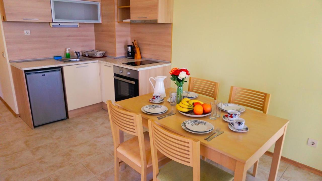 Морски Апартаменти Джулай Морнинг - July Morning Sea View Apartments Kavarna Esterno foto