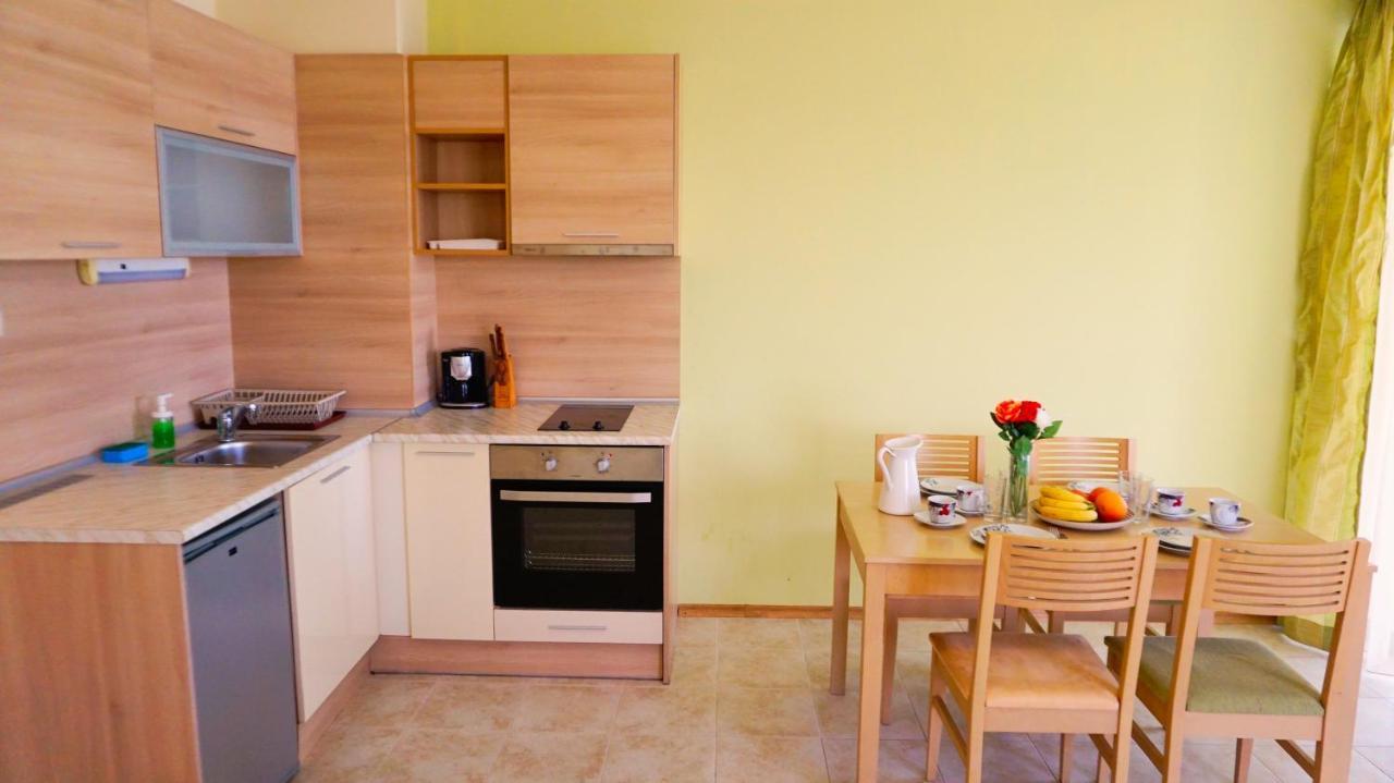Морски Апартаменти Джулай Морнинг - July Morning Sea View Apartments Kavarna Esterno foto